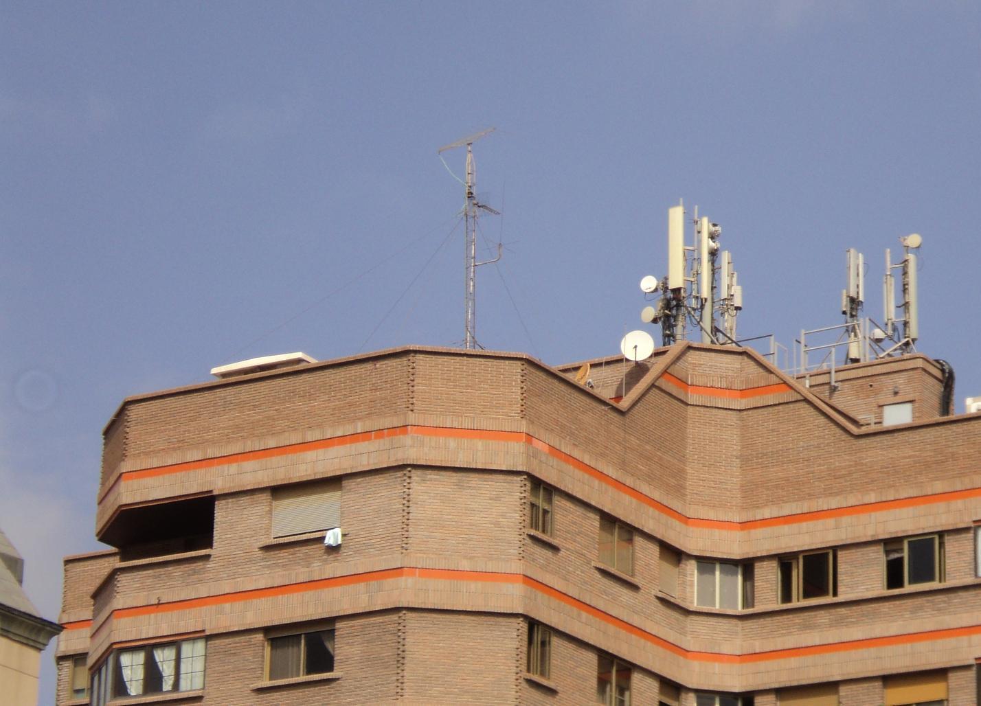 antenas-edificio-parque