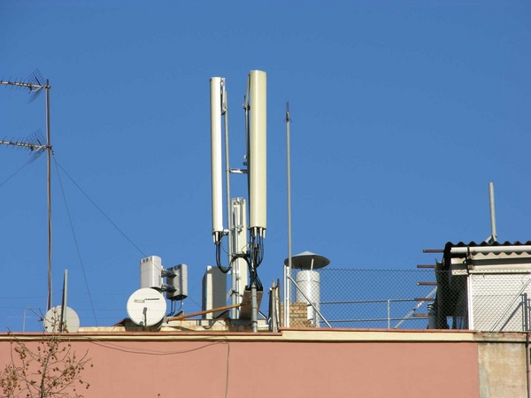 El ayuntamiento de Palencia concede la declaración responsable a dos antenas de telefonía a pesar de la oposición social