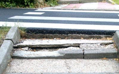 Zonas verdes y parques infantiles abandonados